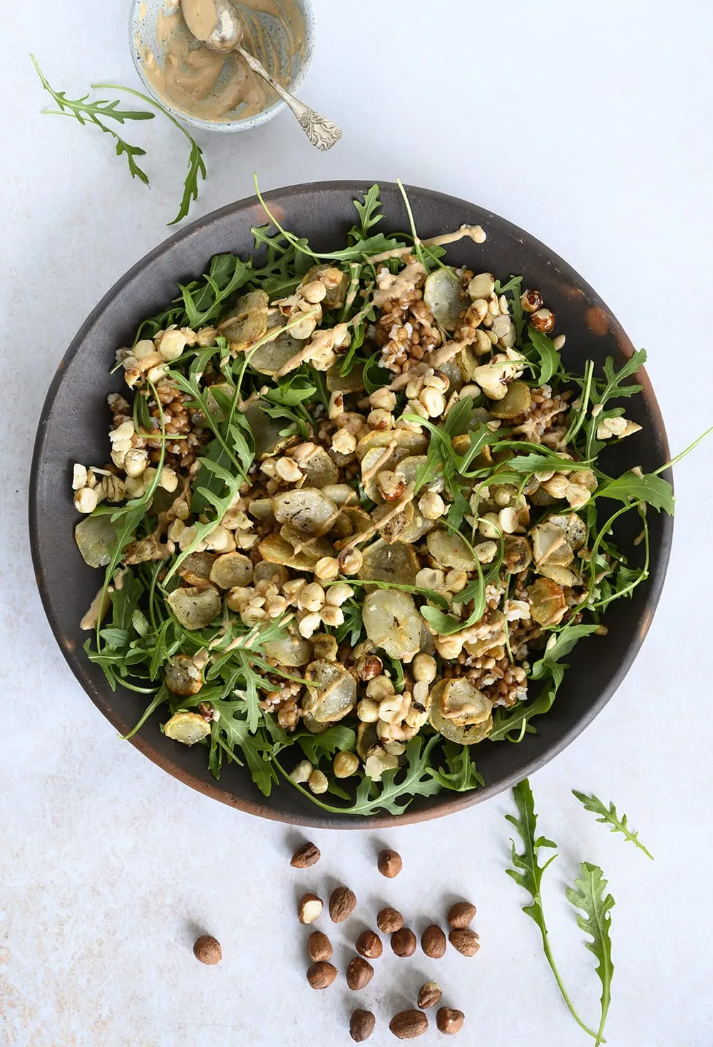 Jordskokkesalat med rugkerner