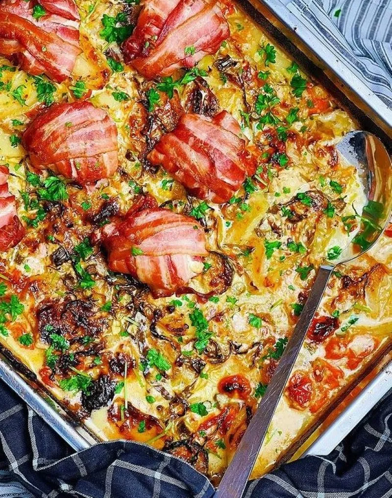 Kylling med bacon og grønne flødekartofler