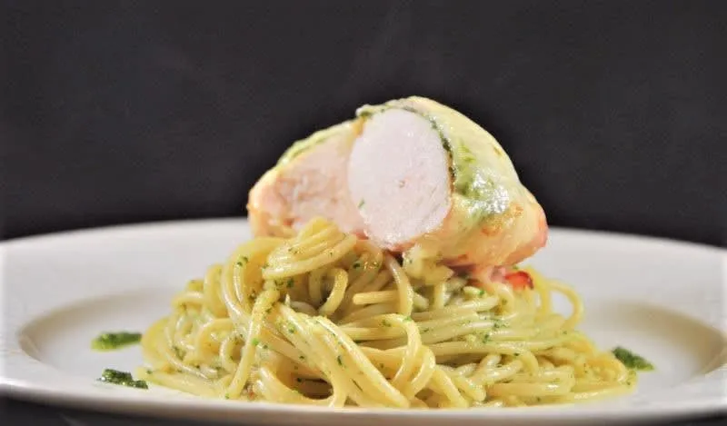 Kylling med bacon, mozzarella og pesto