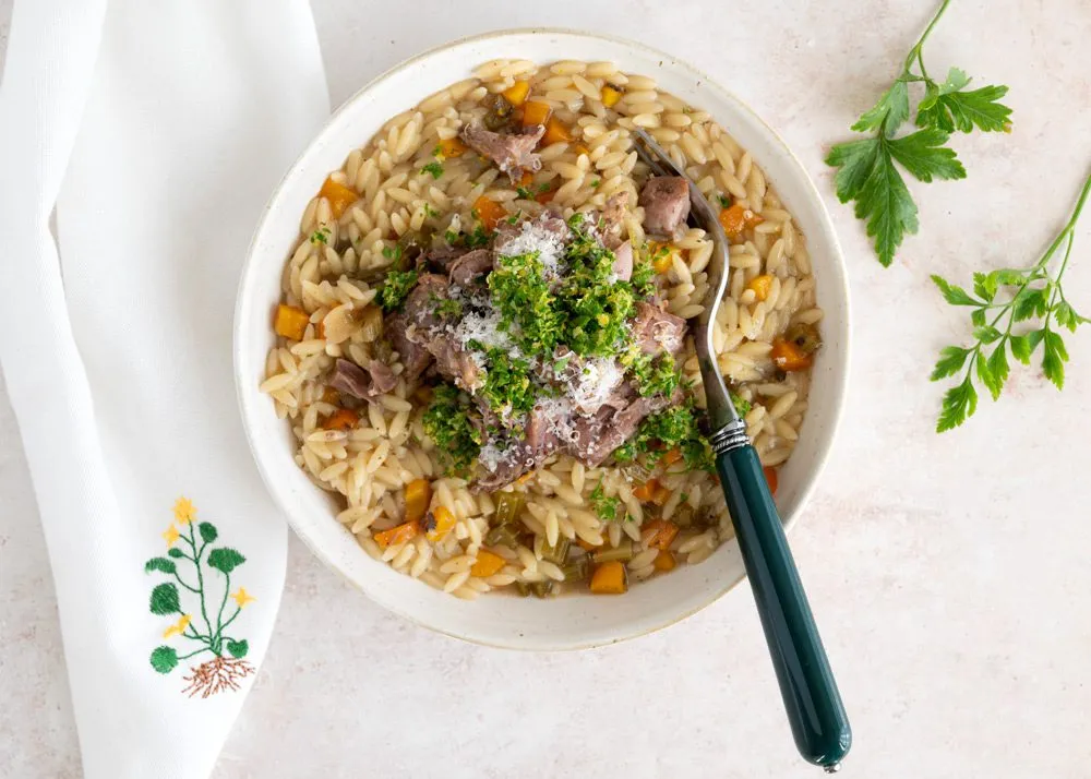 Langtidssimret lam med cremet orzo