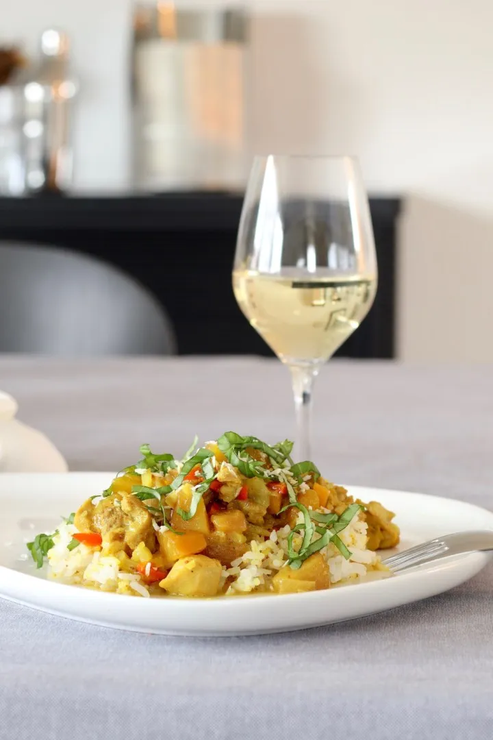 Kylling med mango, karry og kokosmælk