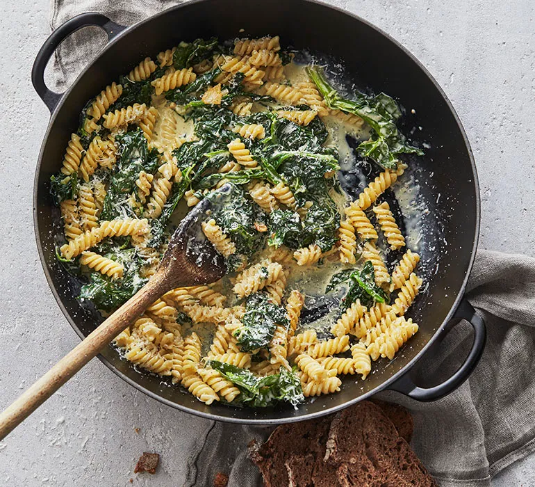 Fusilli med spinat, mascarpone og parmesan