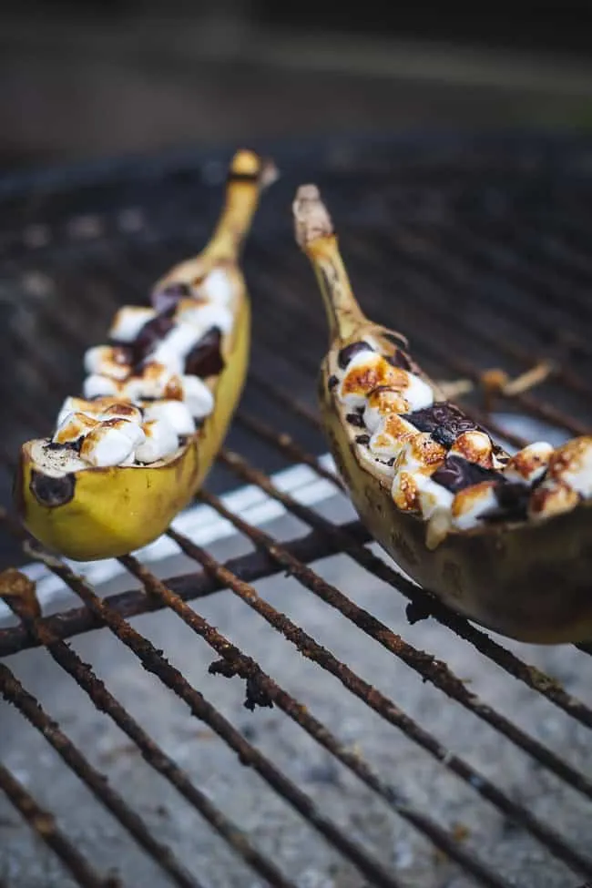 Grillede banan s'mores med chokolade