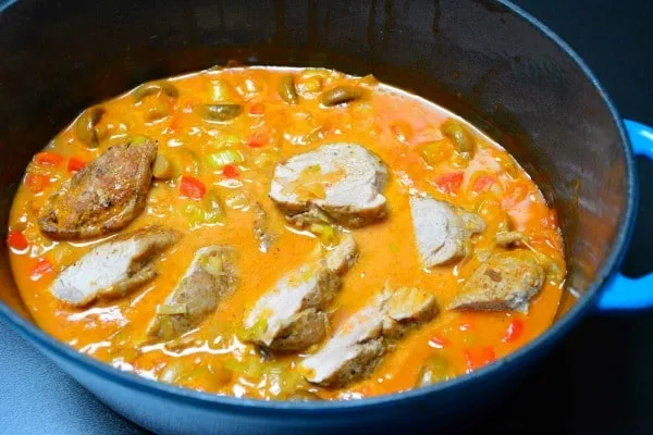 Mørbrad i fad med champignon