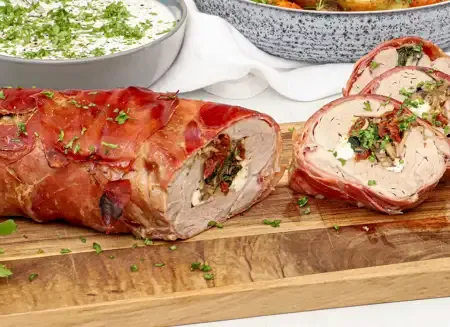 Fyldt svinemørbrad med svampe og feta