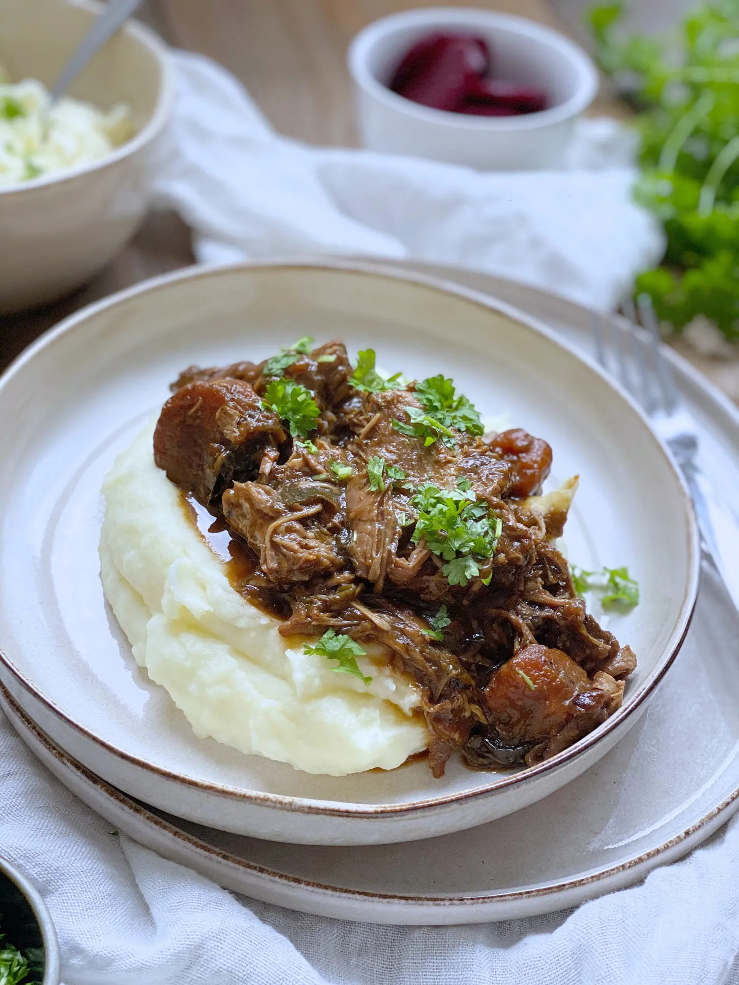 Braiseret nakkefilet i rødvin med cremet kartoffelmos