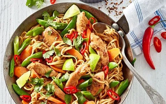 Thaikylling med nudler, lime, koriander og chili