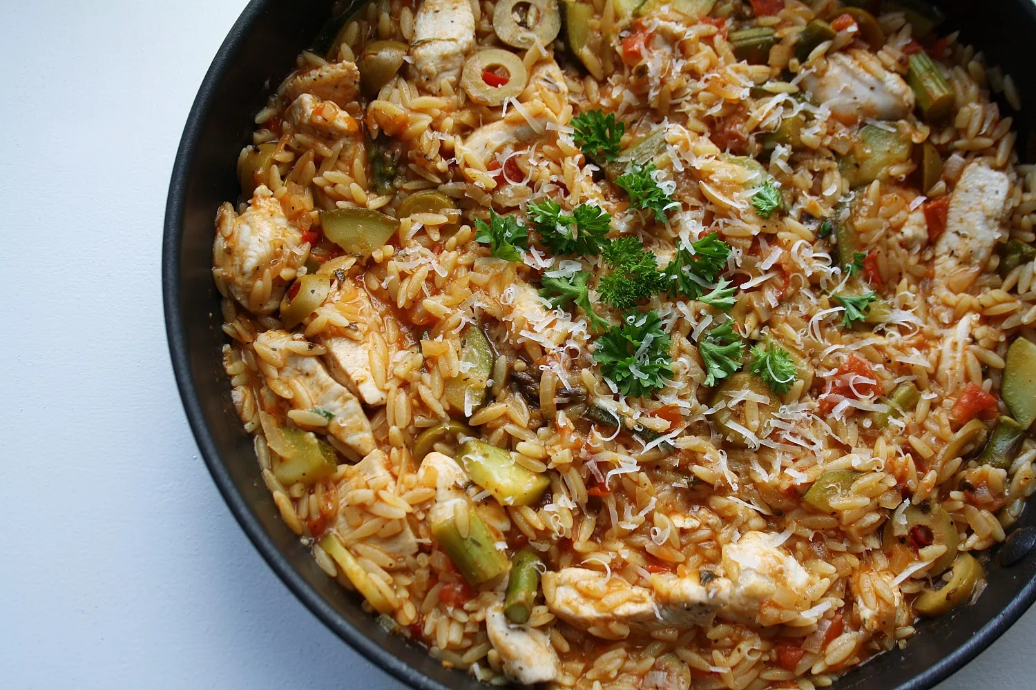 Onepan orzo med grøntsager