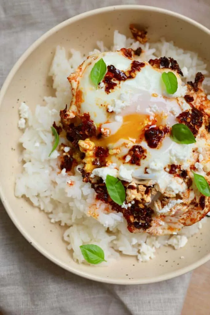 Crispy chili feta æg