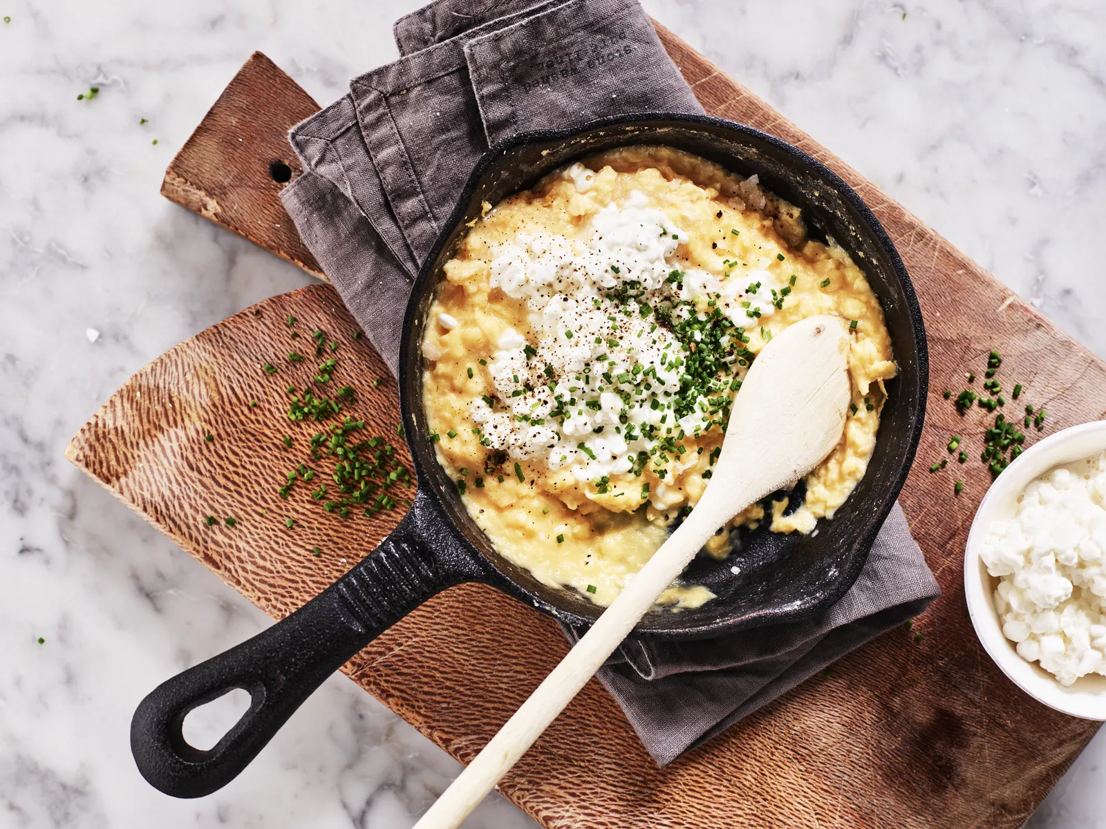 Scrambled æg med hytteost