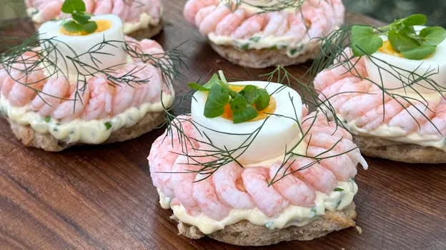 Æg og rejer med purløgsmayonnaise