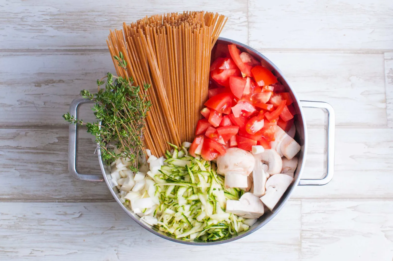 One pot pasta med hakket kylling og bacon