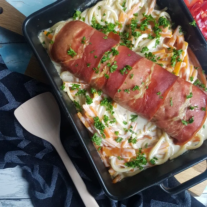 Cremet spaghetti med kyllingrulle