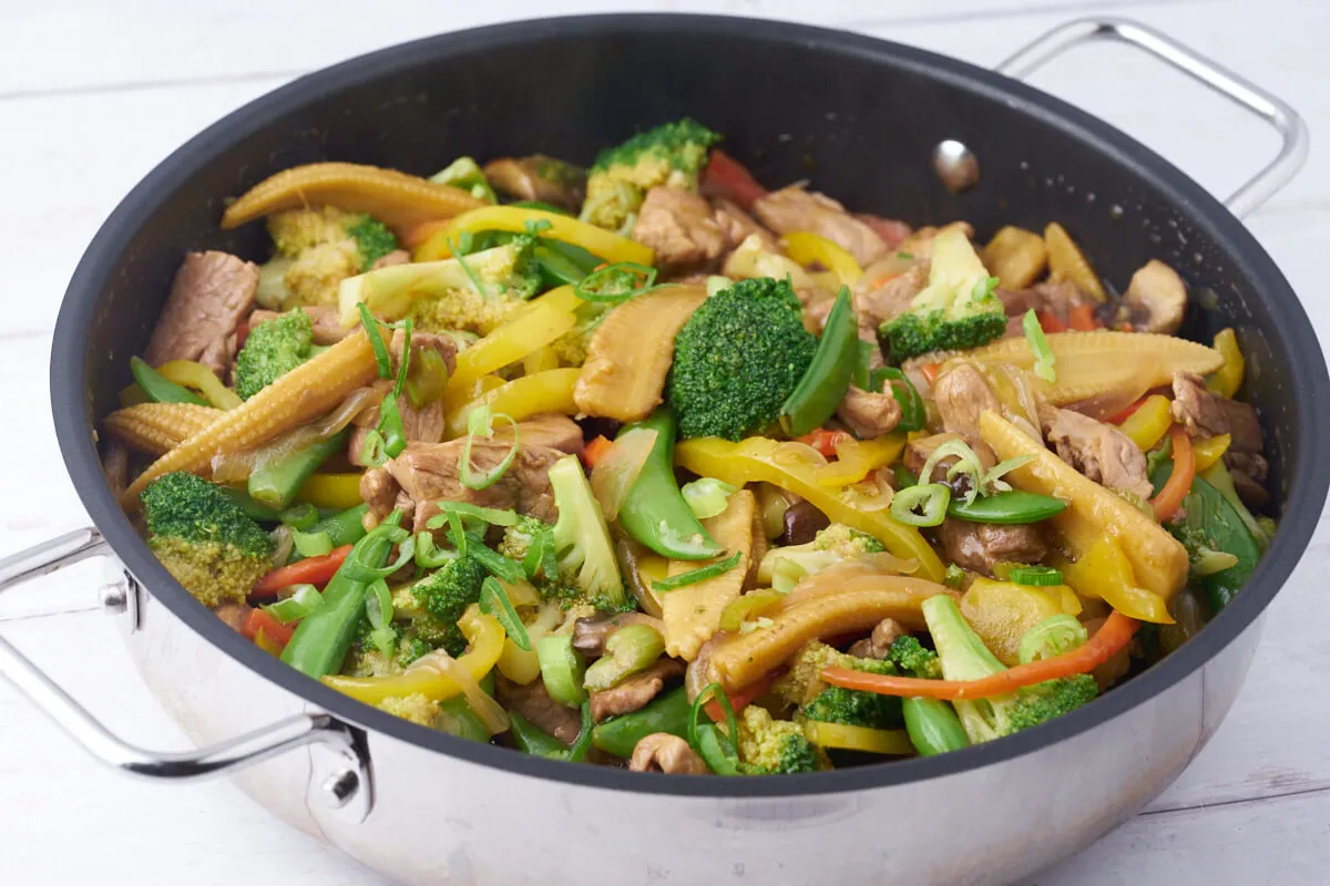 Chop Suey med svinekød