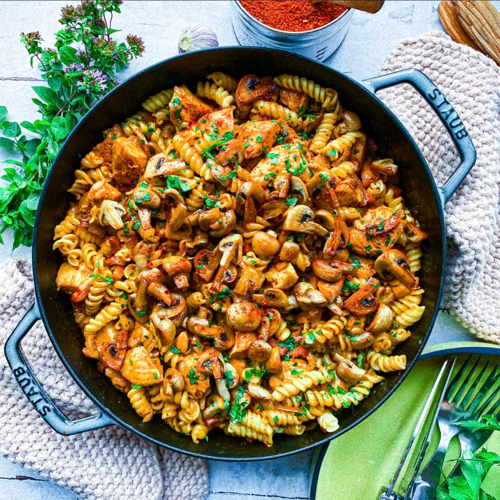 Pasta med kylling og svampe
