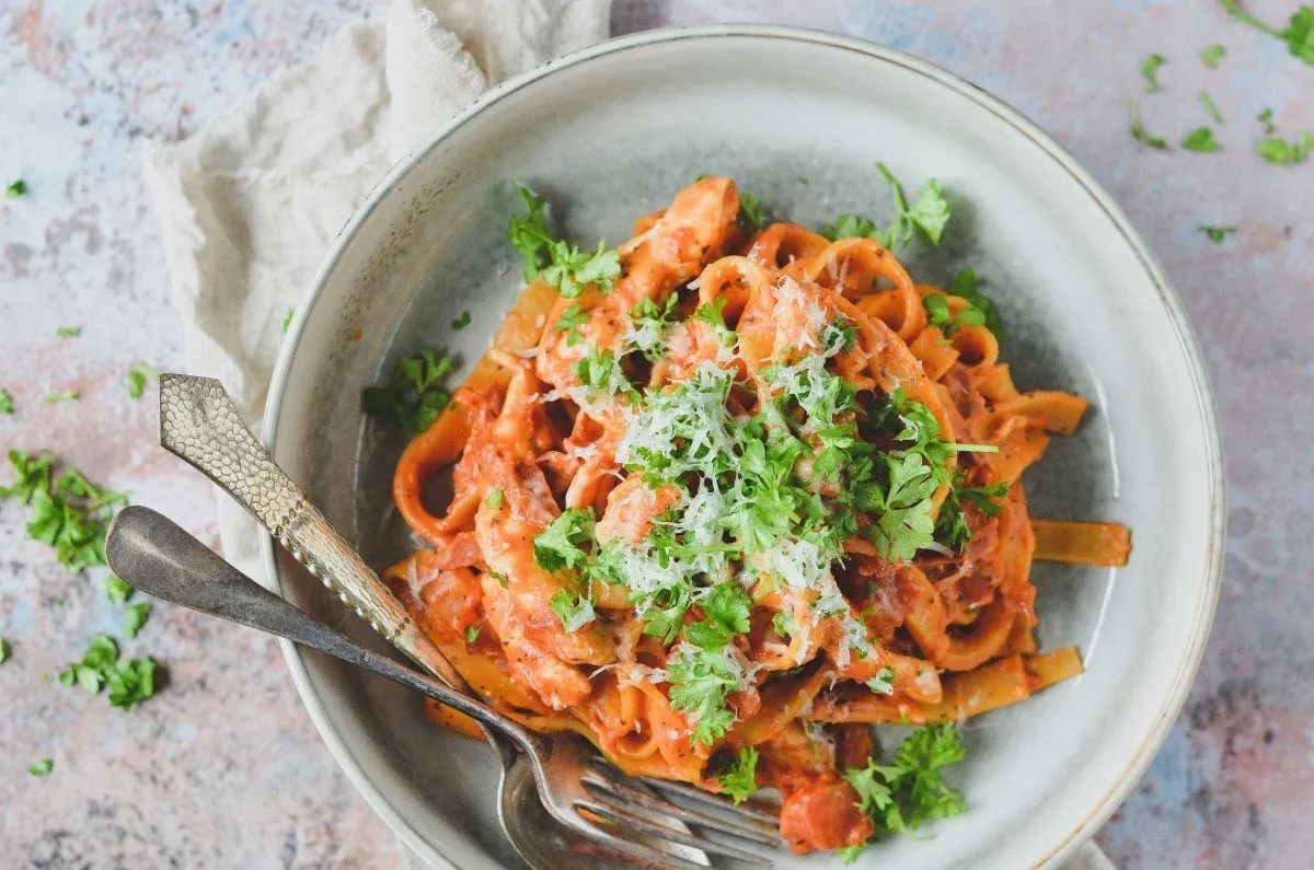 Pasta med kylling og chorizo