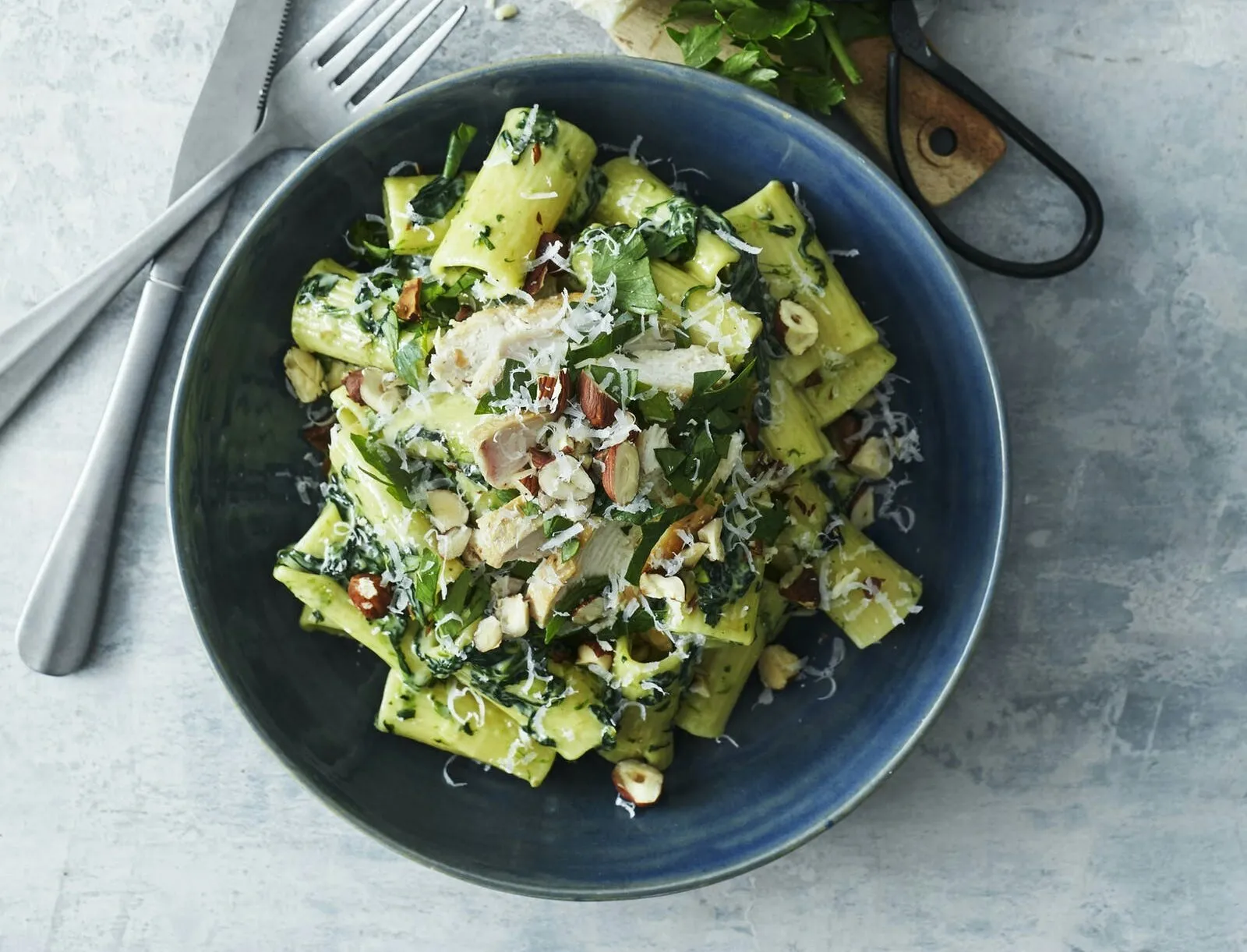 Pasta med kylling og cremet spinatflødesauce