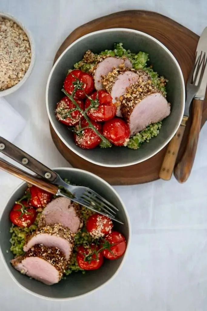 Svinemørbrad med dukkah og broccoli tabouleh