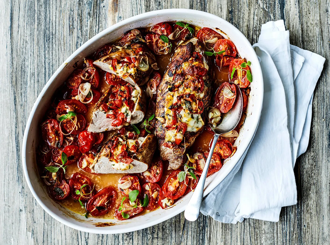Italiensk mørbrad med tomat, mozzarella og oregano