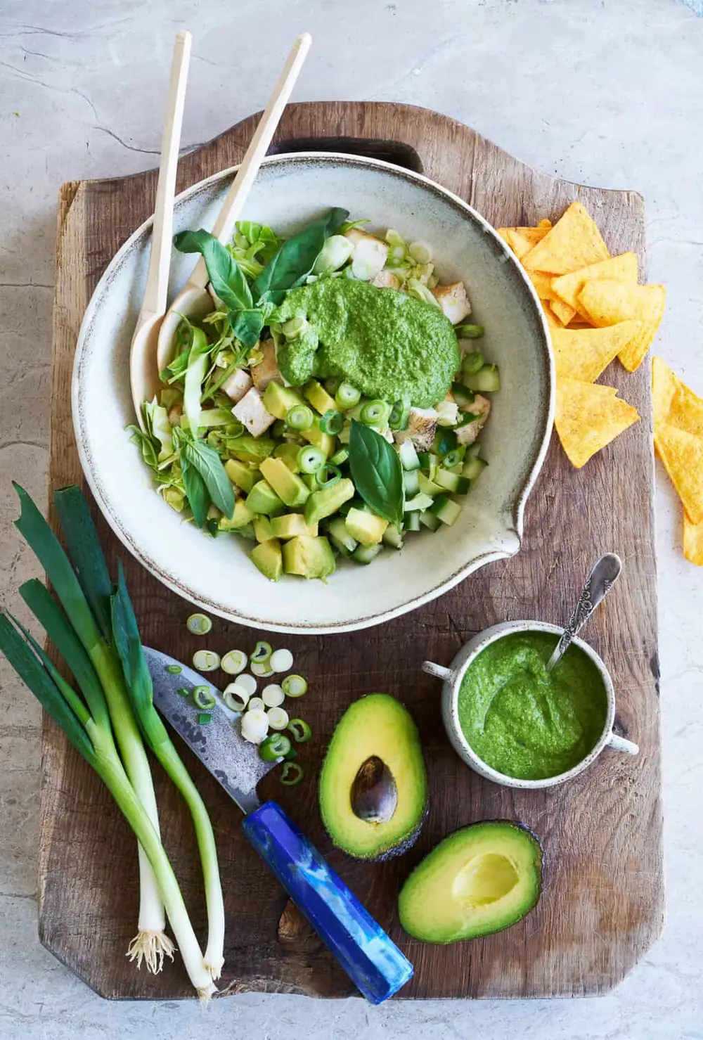 Green Goddess salat med kylling og avocado