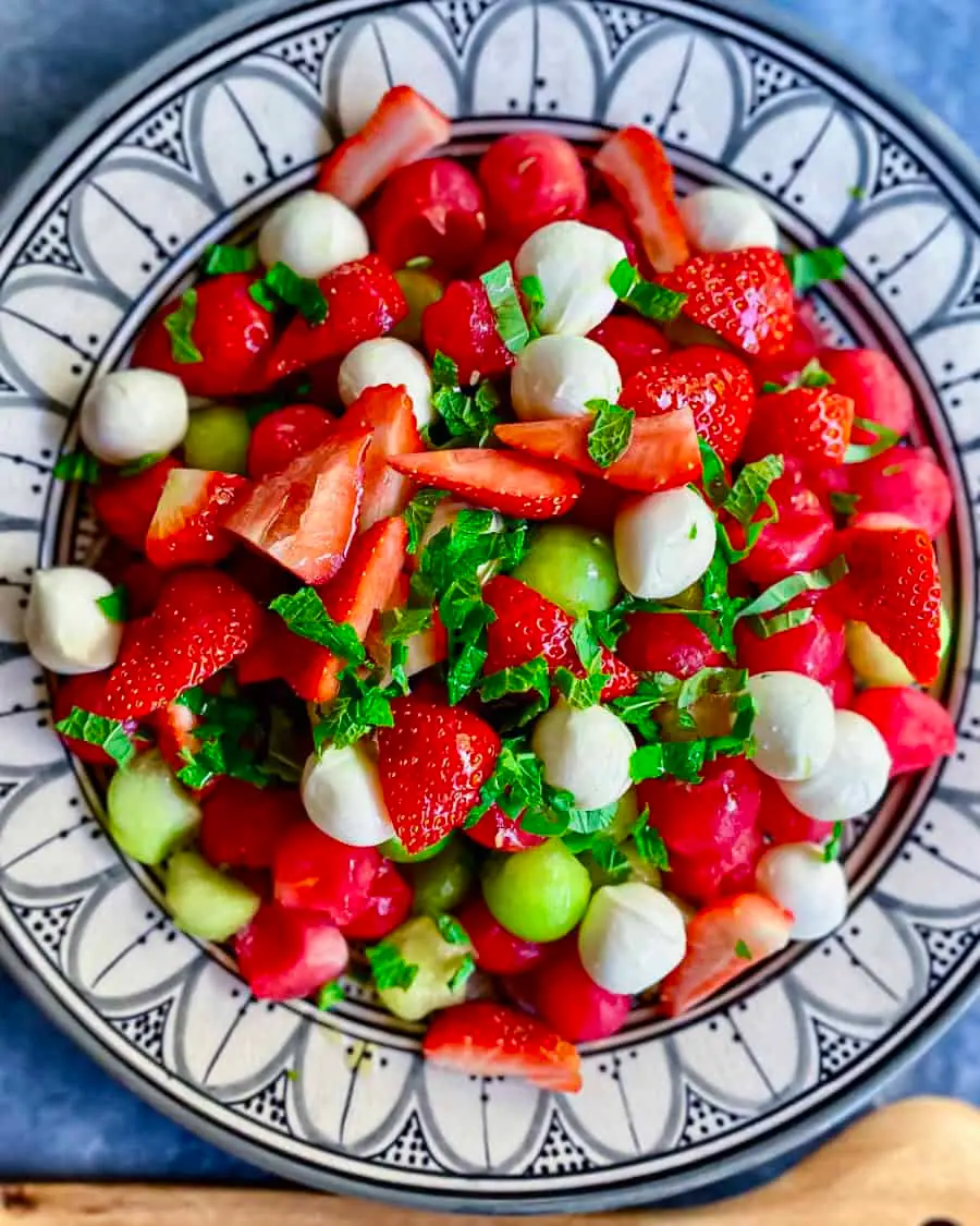 Melonsalat med melon og jordbær