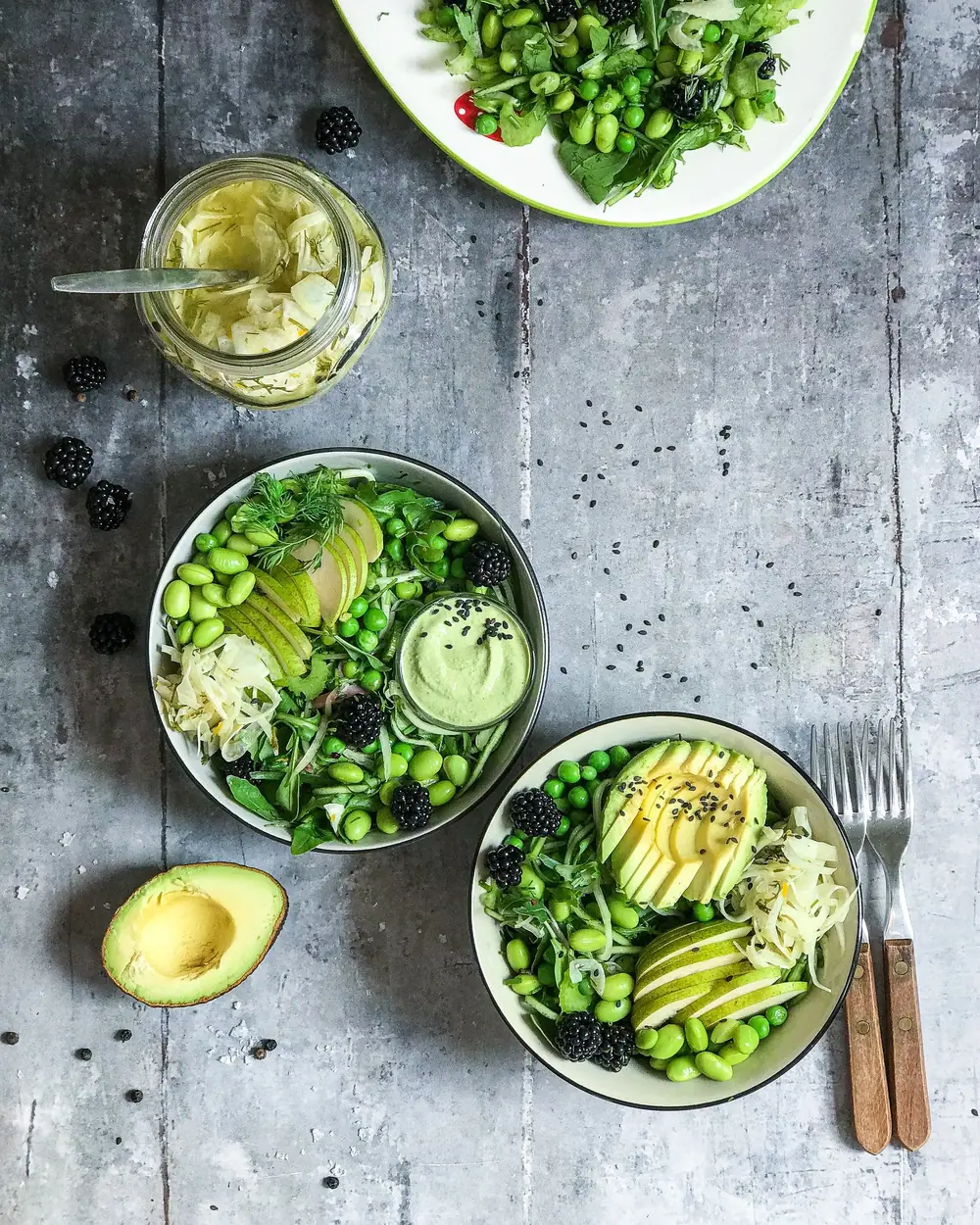 Grøn salat med cremet cashewdressing