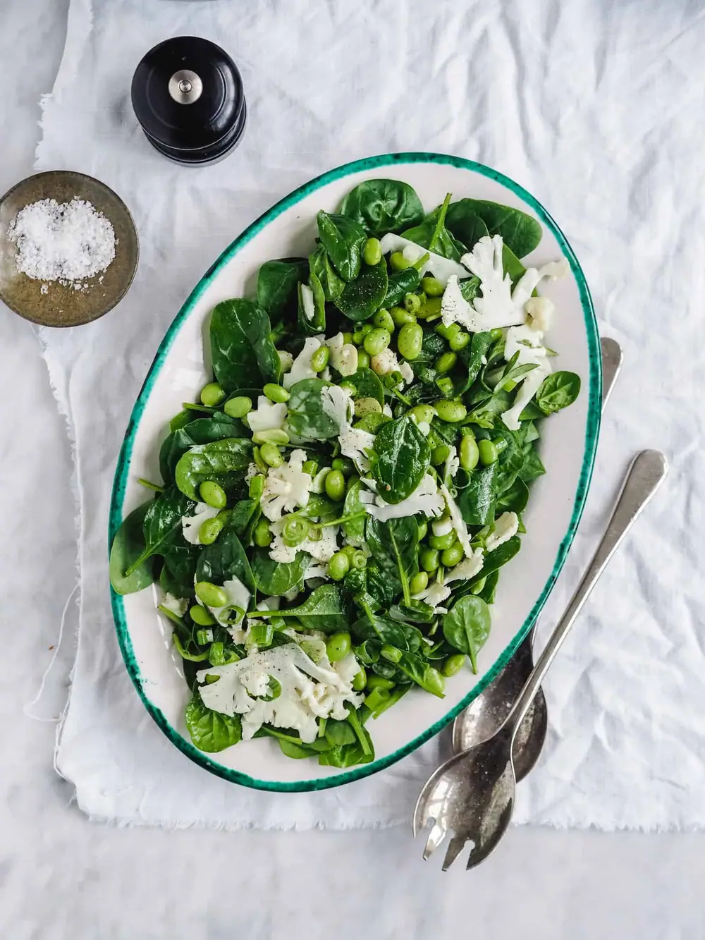 Spinatsalat med edamamebønner
