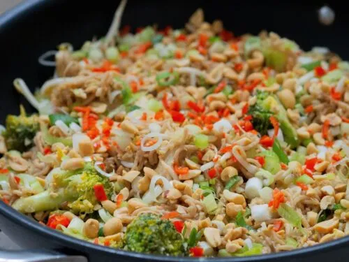 Sund Pad Thai med kylling, nudler og broccoli