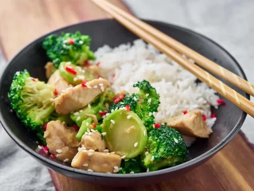 Wokret med kylling og broccoli