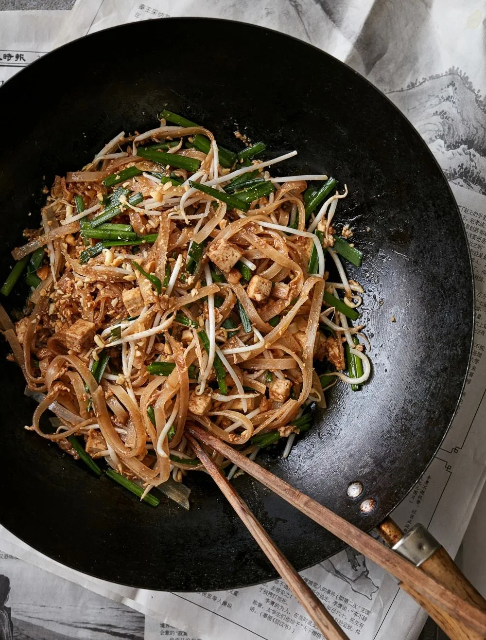 Grøn Pad Thai med tofu, bønnespirer og peanuts